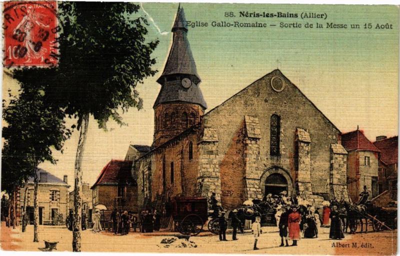 CPA NÉRIS-les-BAINS - Eglise Gallo Romaine-Sortie de la Messe (262632)