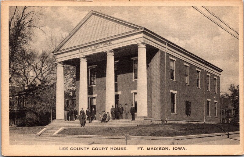 Postcard Lee County Court House in Fort Madison, Iowa