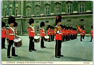 M-16896 London Changing of the Guard at Buckingham Palace