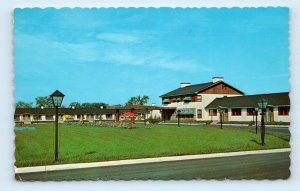 Le Paysan Motel MONTREAL roadside Canada Chrome Postcard