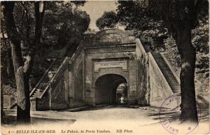 CPA BELLE-ILE-en-MER - Le Palais la Porte Vauban (205532)