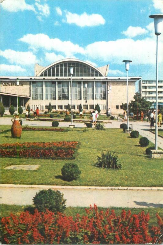 Romania Constanta Gara parc aranjament floral