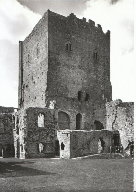 Hampshire Postcard - Portchester Castle - Keep from South East - Ref 13914A