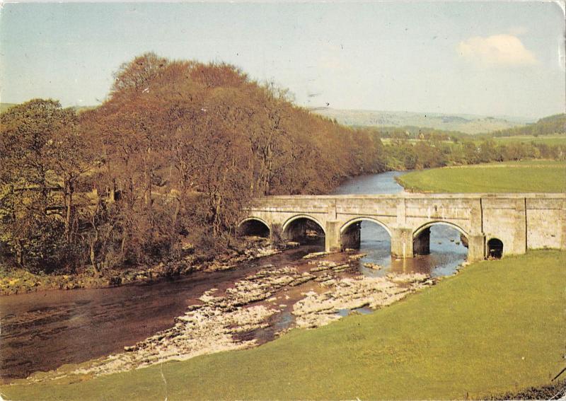 uk5459 bridge and river wharfe grassington  uk