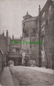 London Postcard - The Tower of London, The Outer Ward RS32639