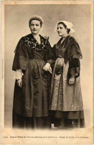 CPA Jeunes Filles de l'Ile-aux-Moines et de Quiberon - Folklore (1033891)