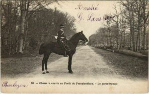 CPA Fontainebleau Le porte-trompe FRANCE (1100371)