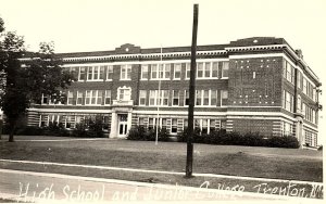 1930s TRENTON MISSOURI HIGH SCHOOL JUNIOR COLLEGE WRIGHTS RPPC POSTCARD P1297