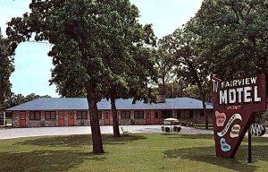 1960s MARSHALLTOWN IOWA FAIRVIEW MOTEL RESTAURANT HWY 30 DON FELD POSTCARD P1099