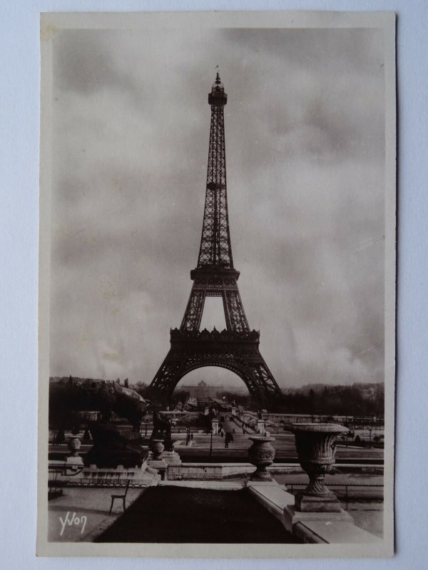 France PARIS La Tour Eiffel et les Jardins du Trocadero c1930's RP Postcard Yvon