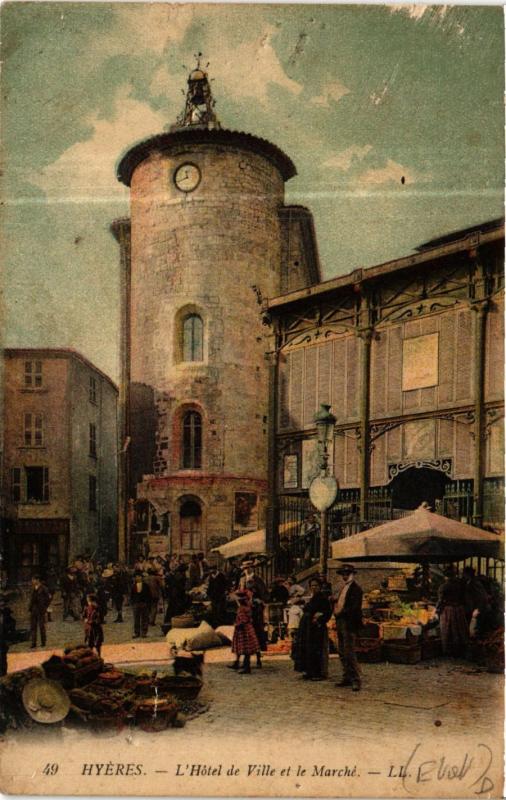 CPA HYERES - L'Hotel de Ville et le Marché (634957)