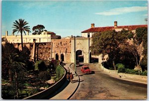 VINTAGE CONTINENTAL SIZE POSTCARD GIBRALTAR'S OLD SOUTHPORT GATE 1960s