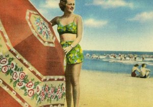 Postcard Early Bathing Beauty and Beach Umbrella near the Ocean.     Q5