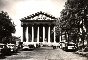 CONTINENTAL SIZE POSTCARD CHURCH OF THE MADELEINE STREET SCENE PARIS RPPC 1950's