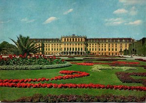 Austria Wien Vienna Schloss Schoenbrunn Mit Blumenparterre
