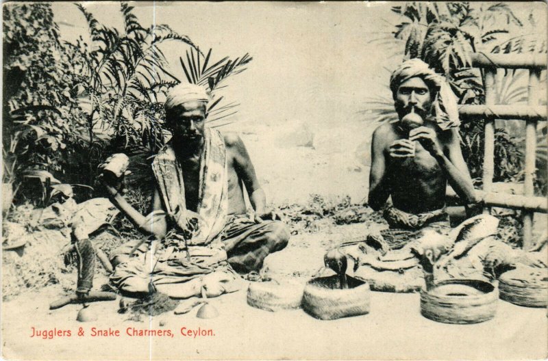 PC CPA SRI LANKA, CEYLON, JUGGLERS AND SNAKE CHARMERS, Postcard (b12775)