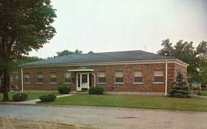 Vintage Postcard Administration Building VFW National Home Eaton Rapids Michigan