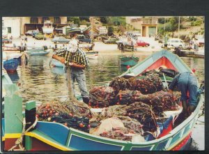 Malta Postcard - Fishermen at Mgarr Harbour, Gozo   RR6573