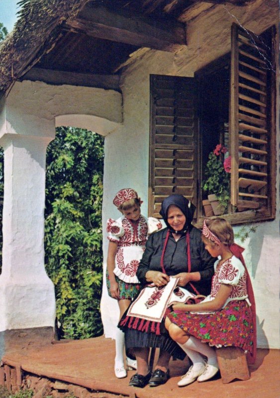 VINTAGE CONTINENTAL SIZE POSTCARD PEASANT COSTUMES AT BUSZAK HUNGARY