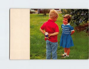 Postcard Love/Romance Greeting Card with Young Couple Flowers Picture