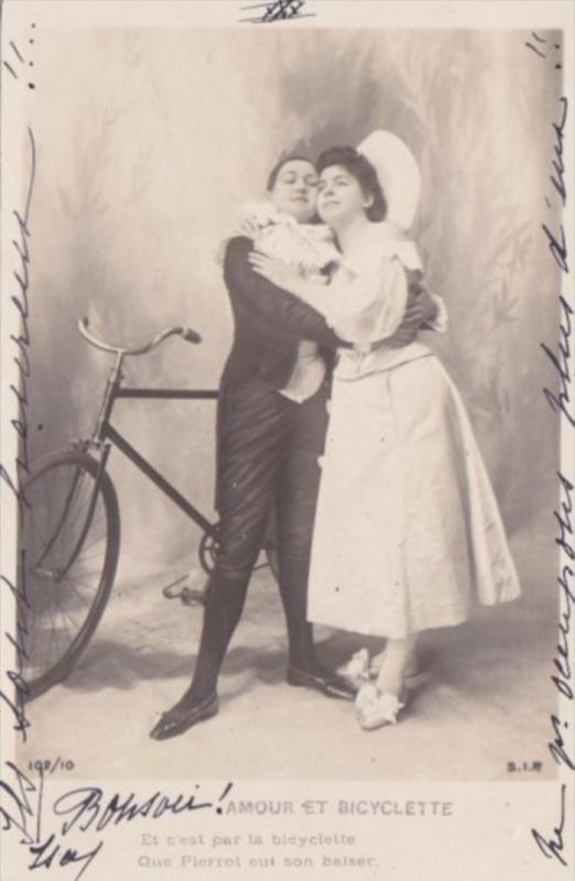 Romantic Couple Amour Et Bicyclette Real Photo