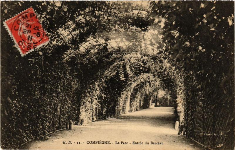 CPA COMPIEGNE - Le Parc - Entrée de Berceau (291378)