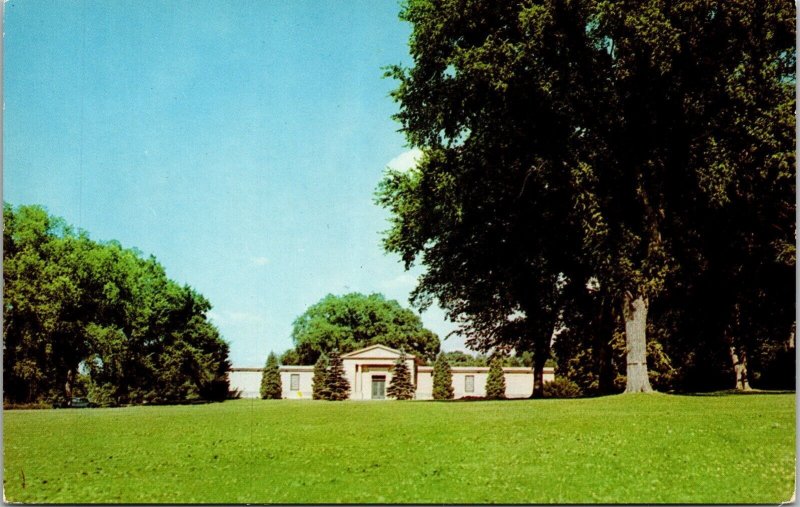 River Side Park Mausoleum Cemetery Moline Illinois IL Postcard VTG UNP Dexter 