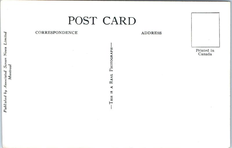 RPPC MONTEBELLO, PQ Canada   SEIGNIORY CLUB  The LOUNGE  c1930s Postcard