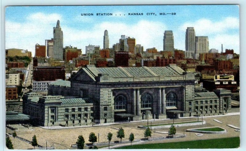 2 Postcards KANSAS CITY, MO ~ Railroad Depot UNION STATION Night/Day c1940s