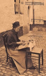 LPD87 Dentelliere Flamande Lace Making  Postcard