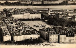 CPA LYON Panorama de la Place Bellecour (442455)