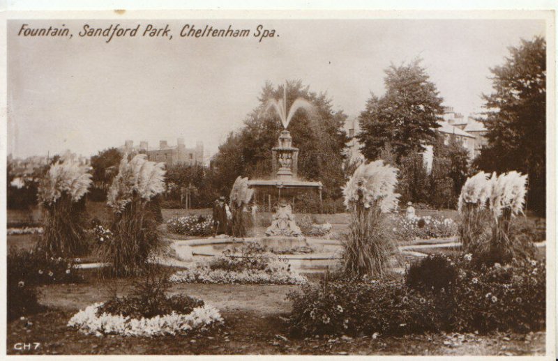 Gloucestershire Postcard - Fountain - Sandford Park - Cheltenham - TZ11776