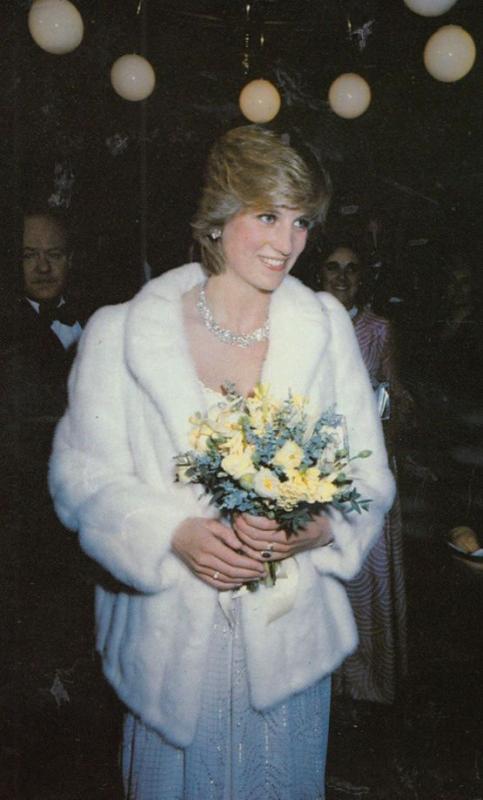 Princess Diana at Little Foxes London Movie Film Premiere Royal Postcard
