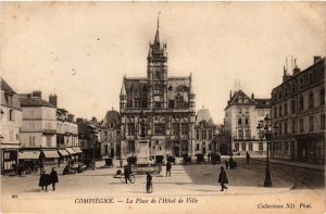 CPA Compiegne La Place de l'Hotel de Ville FRANCE (1013914)