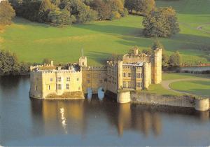 B100542 leeds castle aerial view   uk