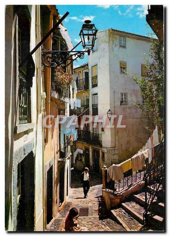 Postcard Modern Lisboa Portugal Rua Tipica de Alfama