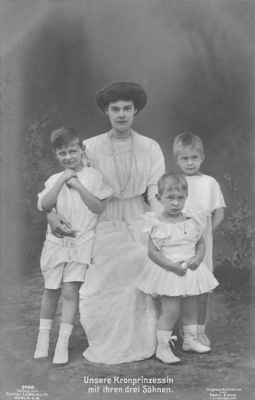 Germany Crown Princess posing with her children real photo pc Y11086