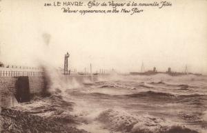 CPA Le HAVRE Effete de Vagues a ea nouvelle Jetée Waves appearance... (201079)