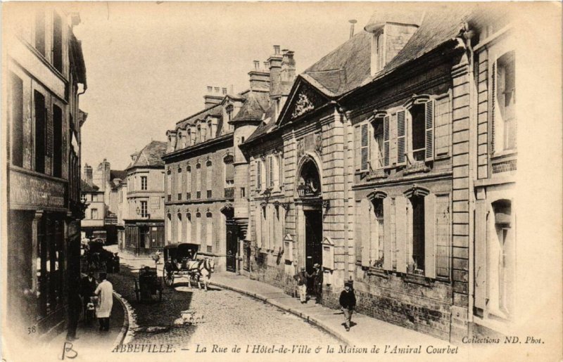 CPA ABBEVILLE - La Rue de l'Hotel-de-Ville & la Maison de l'Amiral (515124)
