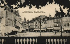 CPA AVALLON - La Place Vauban vue de la Promenade des Terreaux-Vauban (124706)