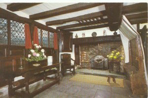 Warwickshire Postcard - Living Room or Hall - Anne Hathaway's Cottage Ref TZ3958