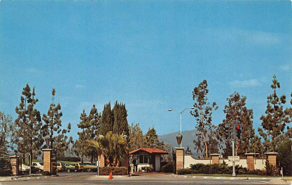Laguna Hills California Rossmoor's Leisure World Entrance to Golf Course PC  U20 | United States - California - Other, Postcard / HipPostcard