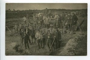 426133 WWI GERMANY build a cemetery Vintage photo postcard