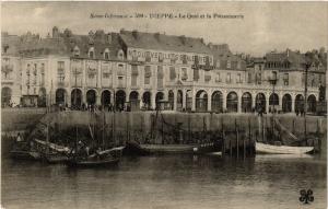 CPA DIEPPE-Le Quai et la Poissonnerie (347253)