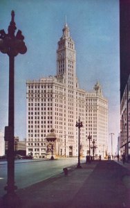 Vintage Postcard Wrigley Building on Plaza at New Michigan Blvd Chicago Illinois