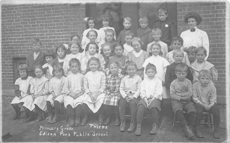 H13/ Chicago Edison Park Illinois RPPC Postcard c1910 Primary School Students