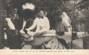 Princess Juliana Netherlands Visits Artist 1910 06.82