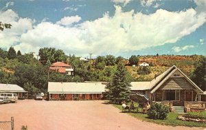 MANITOU SPRINGS, Colorado CO   WICHITA MOTEL  Guests On Lawn  ROADSIDE  Postcard