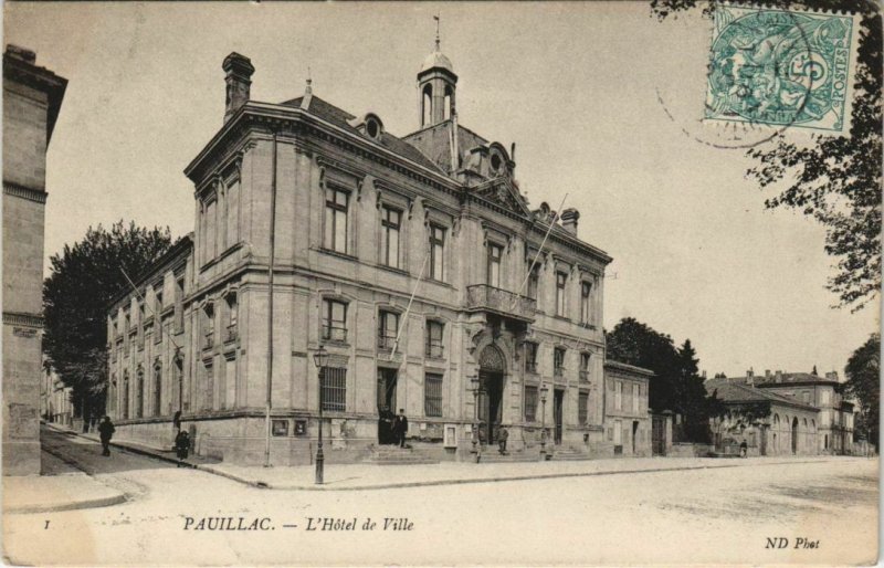 CPA PAUILLAC-L'Hotel de Ville (28476)