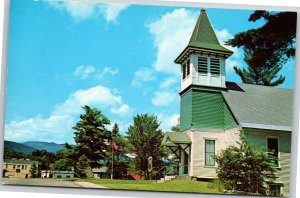 North Woodstock New Hampshire~First Baptist Church Street View~Vintage Postcard